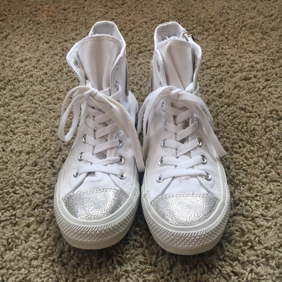 Converse Shoes - White and silver high top converse